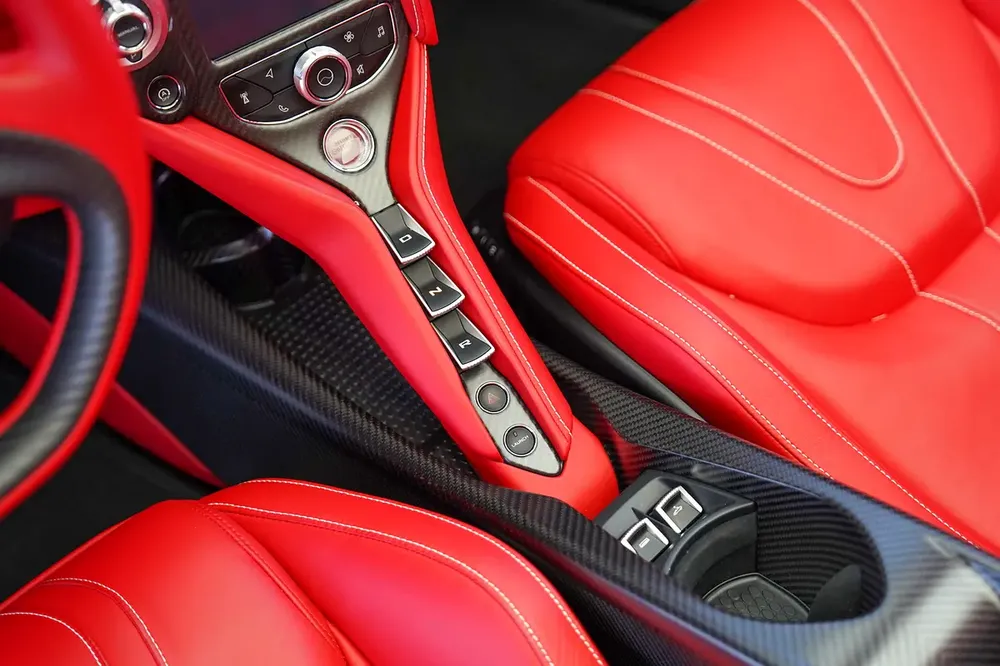 765 LT SPYDER | FULL CARBON INTERIOR AND EXTERIOR | WARRANTY AVAILABLE - Image 13