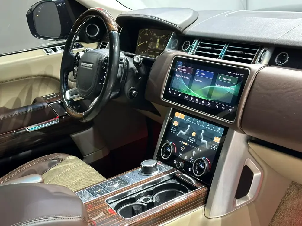 RANGE ROVER VOGUE SUPERCHARGED 2015 FACELIFT INSIDE AND OUTSITE FOR 69000 AED - Image 11