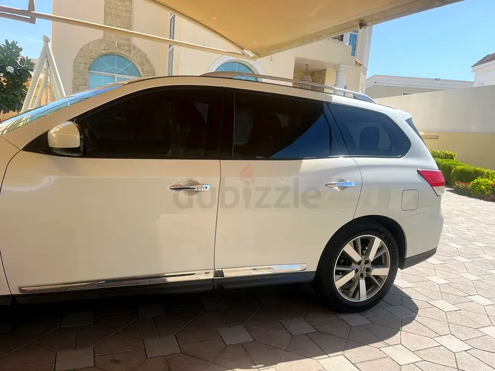 Nissan Pathfinder SV 2015 American Specs - Image 8