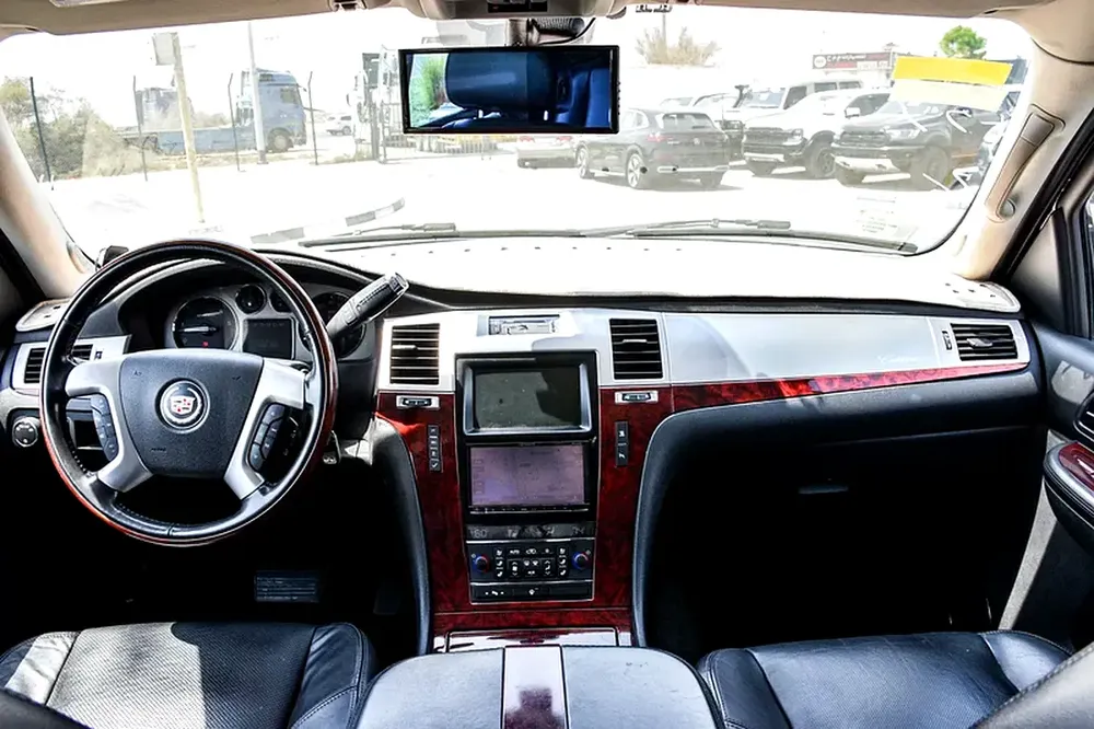 2008- CADILLAC ESCALADE - SUPER CLEAN - ONLY 153,000 KM - Image 13
