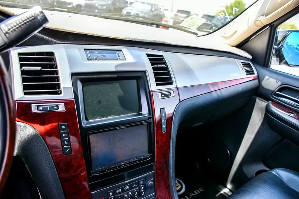 2008- CADILLAC ESCALADE - SUPER CLEAN - ONLY 153,000 KM - Image 16