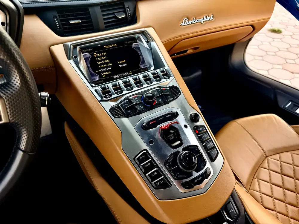 Lamborghini Aventador ( GCC Specs ) - Image 9