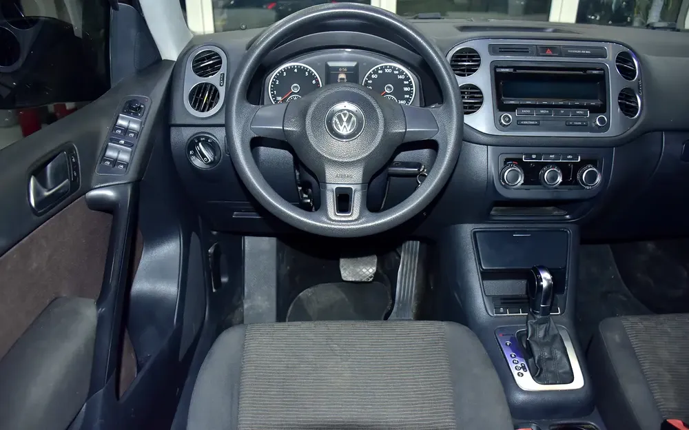 EXCELLENT DEAL for our Volkswagen Tiguan ( 2015 Model ) in Brown Color GCC Specs - Image 12