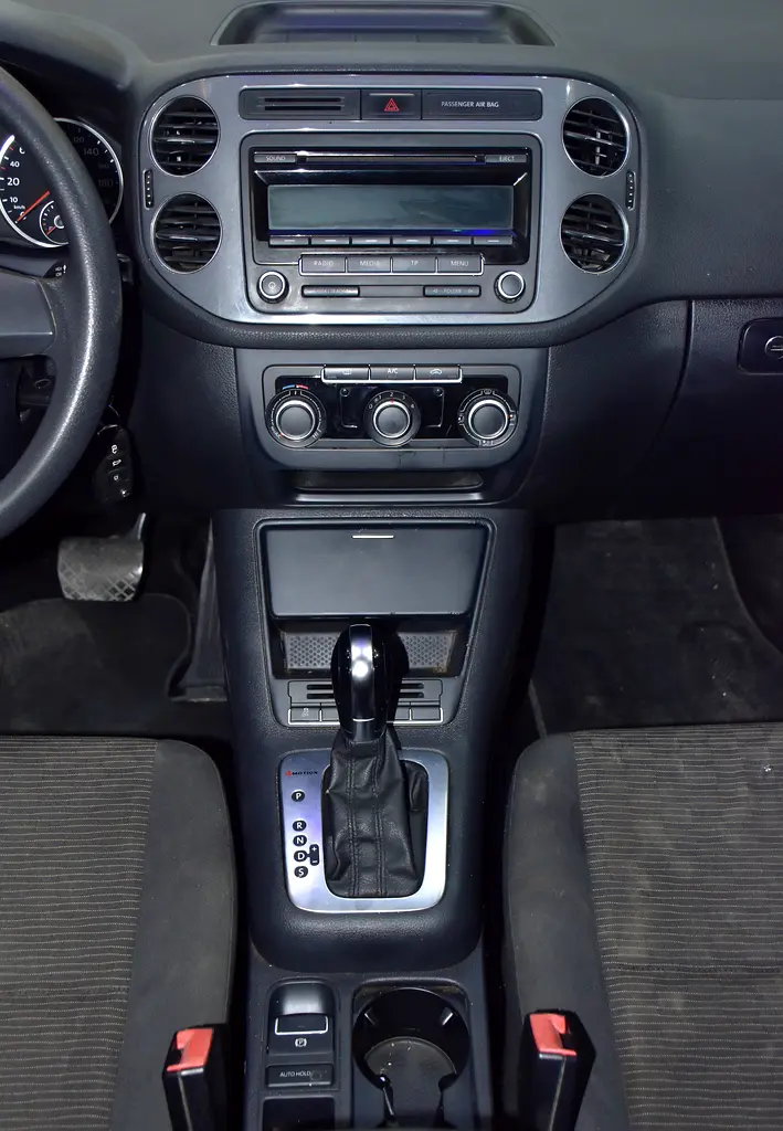 EXCELLENT DEAL for our Volkswagen Tiguan ( 2015 Model ) in Brown Color GCC Specs - Image 14