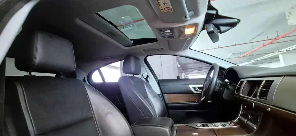 BEST EXAMPLE!!! 2015 JAGUAR XF GCC, AGENCY HISTORY !!! - Image 10