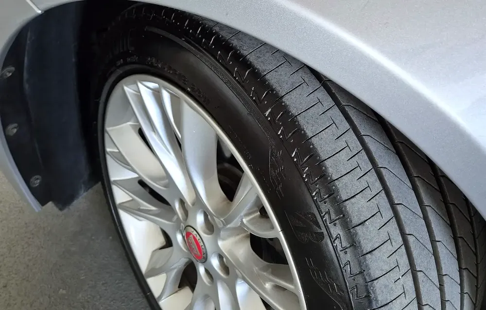 BEST EXAMPLE!!! 2015 JAGUAR XF GCC, AGENCY HISTORY !!! - Image 15