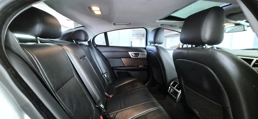 BEST EXAMPLE!!! 2015 JAGUAR XF GCC, AGENCY HISTORY !!! - Image 16