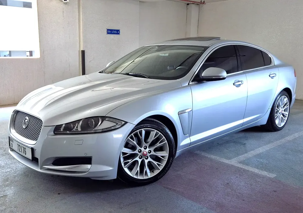 BEST EXAMPLE!!! 2015 JAGUAR XF GCC, AGENCY HISTORY !!! - Image 17