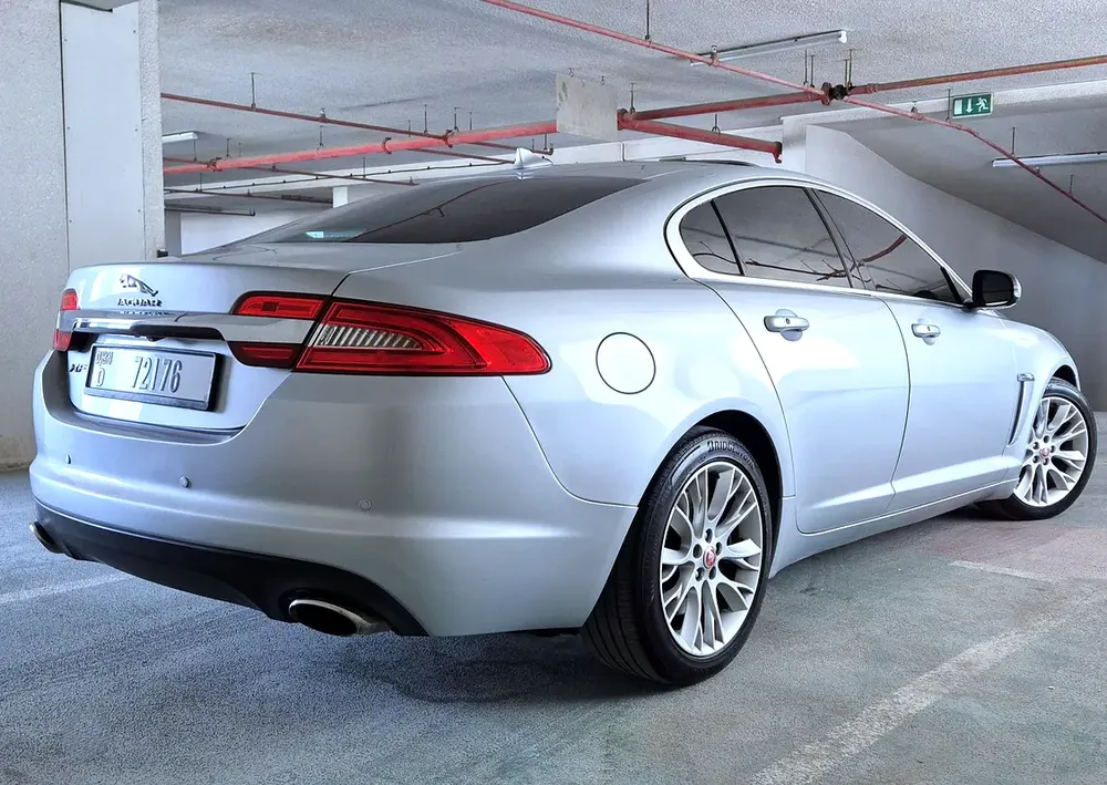 BEST EXAMPLE!!! 2015 JAGUAR XF GCC, AGENCY HISTORY !!! - Image 6