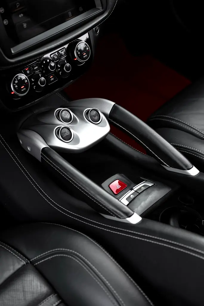 Ferrari FF GCC Specs - Service History - Image 12