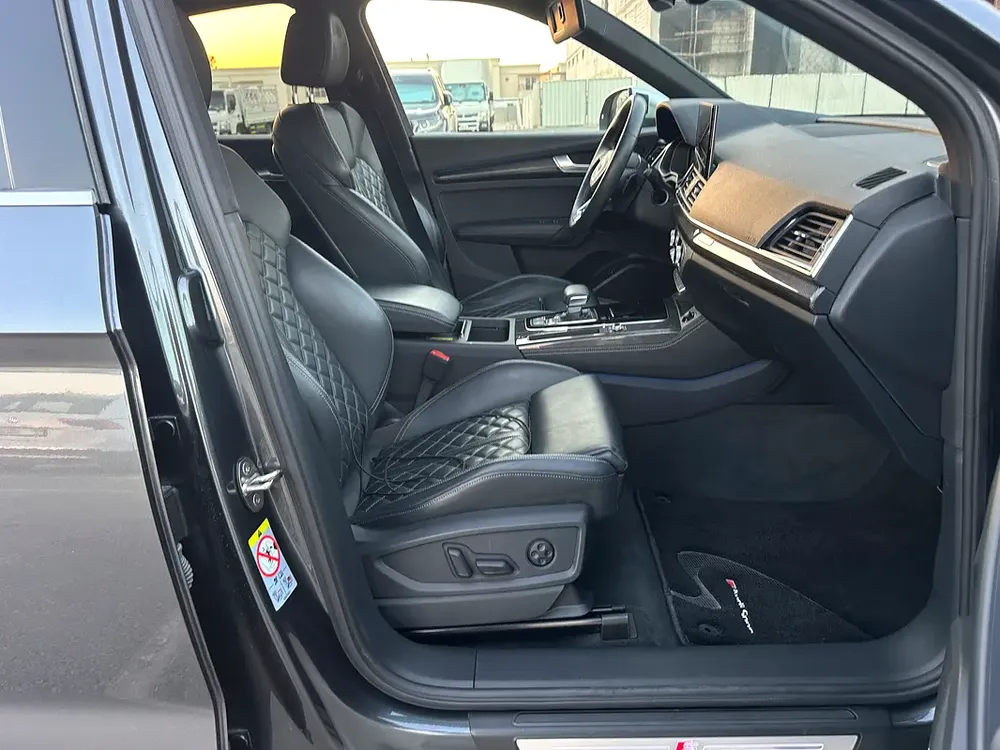 Pristine 2022 Audi SQ5 3.0 TFSI quattro S tronic - Japanese Specs - Image 13