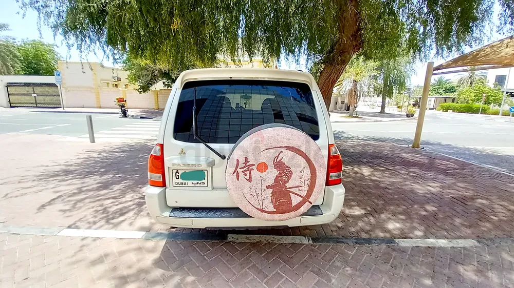 Pearl White Mitsubishi Pajero 2006 Full Options | GCC Specs (Great Condition) - Image 5