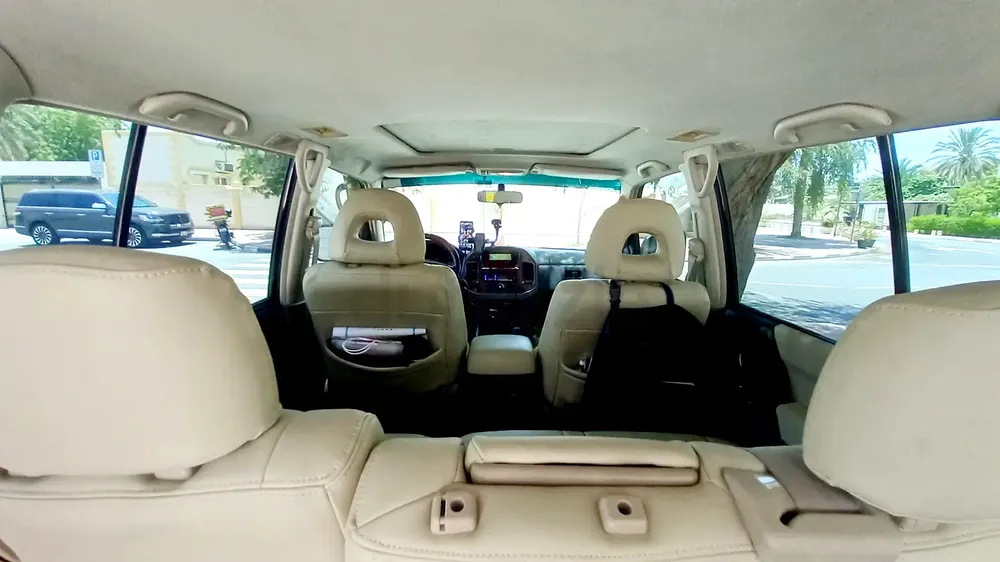 Pearl White Mitsubishi Pajero 2006 Full Options | GCC Specs (Great Condition) - Image 7