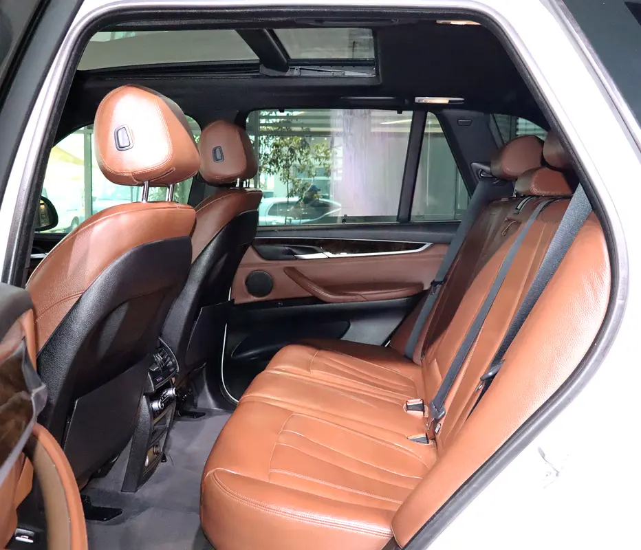 Original Paint . GCC Specs . Full Option . Excellent Condition - Image 9