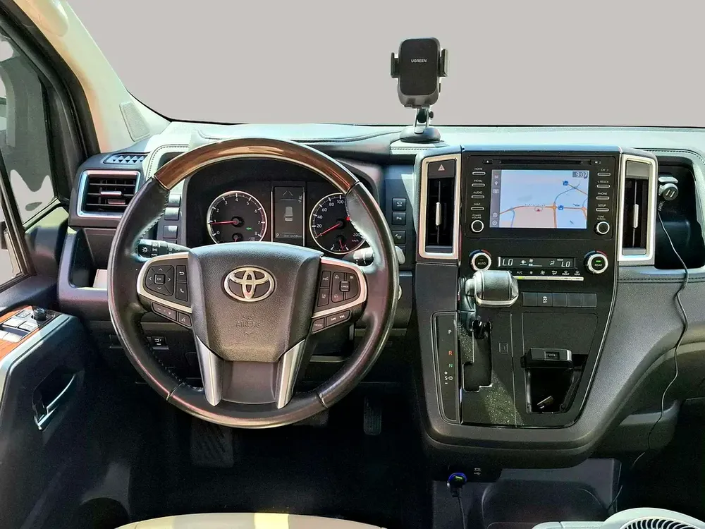 AED 2112/month | 2023 Toyota Granvia  | GCC Specs | Ref#461411 - Image 10