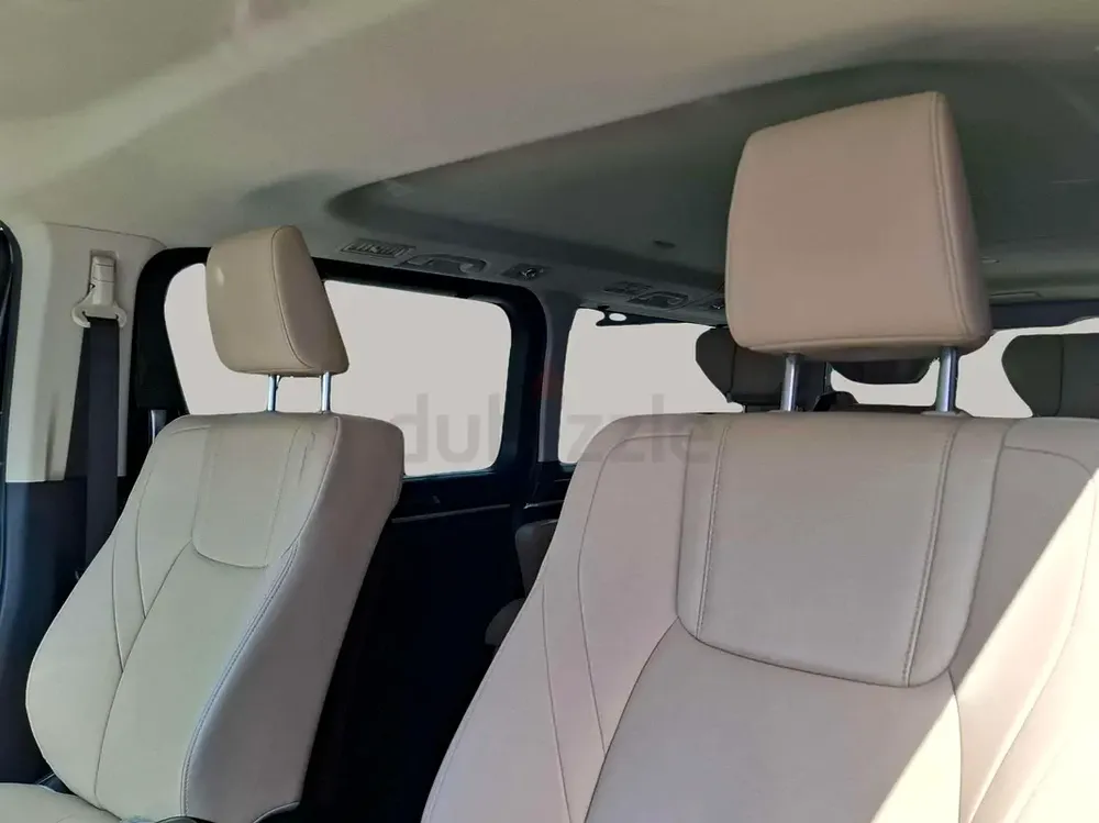 AED 2112/month | 2023 Toyota Granvia  | GCC Specs | Ref#461411 - Image 11