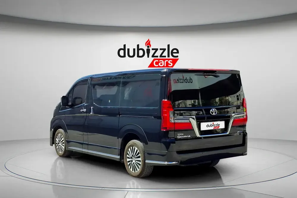 AED 2112/month | 2023 Toyota Granvia  | GCC Specs | Ref#461411 - Image 8