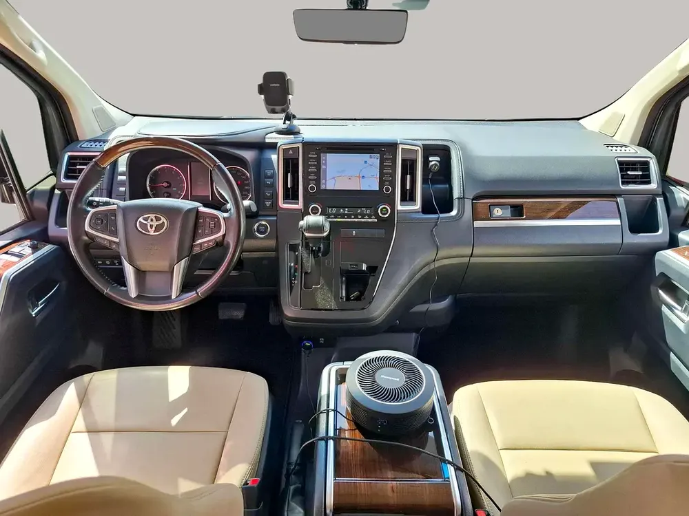 AED 2112/month | 2023 Toyota Granvia  | GCC Specs | Ref#461411 - Image 9