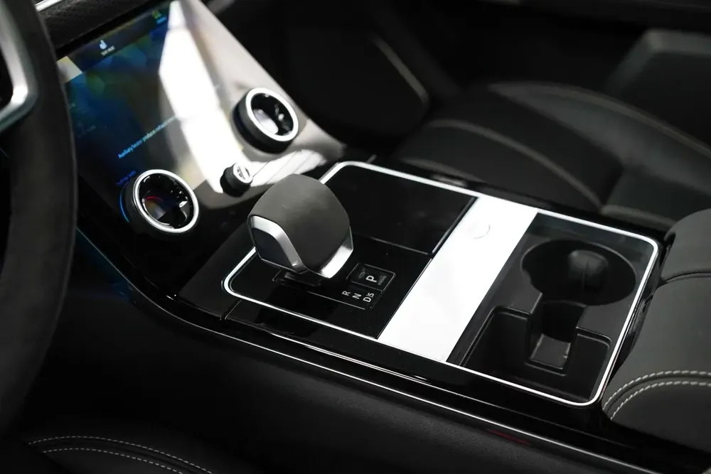 2022 RANGE ROVER VELAR SE P250 R DYNAMIC / 20 INCH / PANORAMIC ROOF /  LOW MILEAGE - Image 10