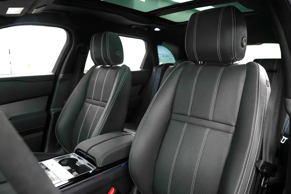 2022 RANGE ROVER VELAR SE P250 R DYNAMIC / 20 INCH / PANORAMIC ROOF /  LOW MILEAGE - Image 12