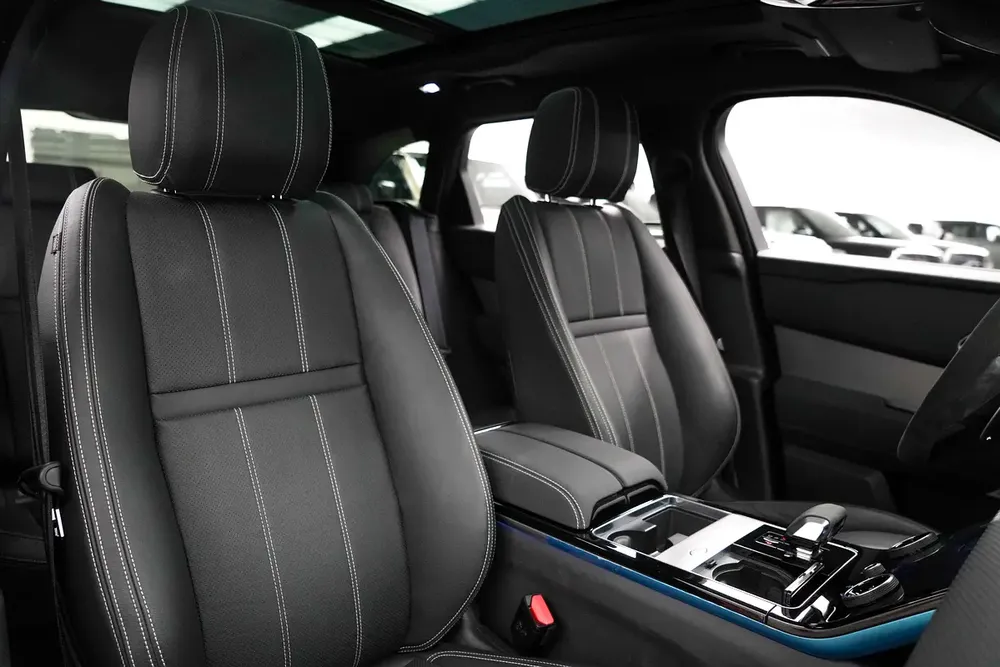 2022 RANGE ROVER VELAR SE P250 R DYNAMIC / 20 INCH / PANORAMIC ROOF /  LOW MILEAGE - Image 13