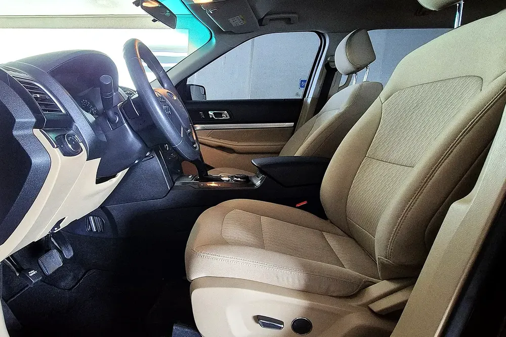 AGENCY MAINTAINED FORD EXPLORER V6 4WD GCC !!! - Image 17