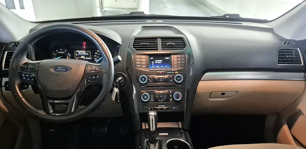 AGENCY MAINTAINED FORD EXPLORER V6 4WD GCC !!! - Image 18