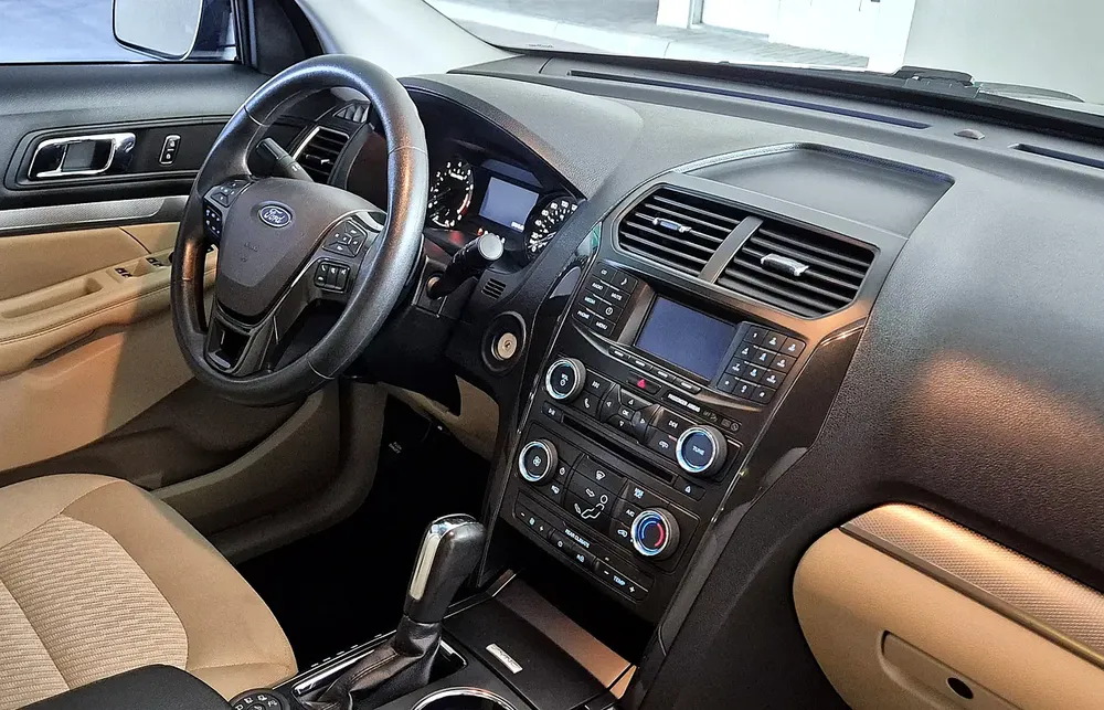 AGENCY MAINTAINED FORD EXPLORER V6 4WD GCC !!! - Image 6