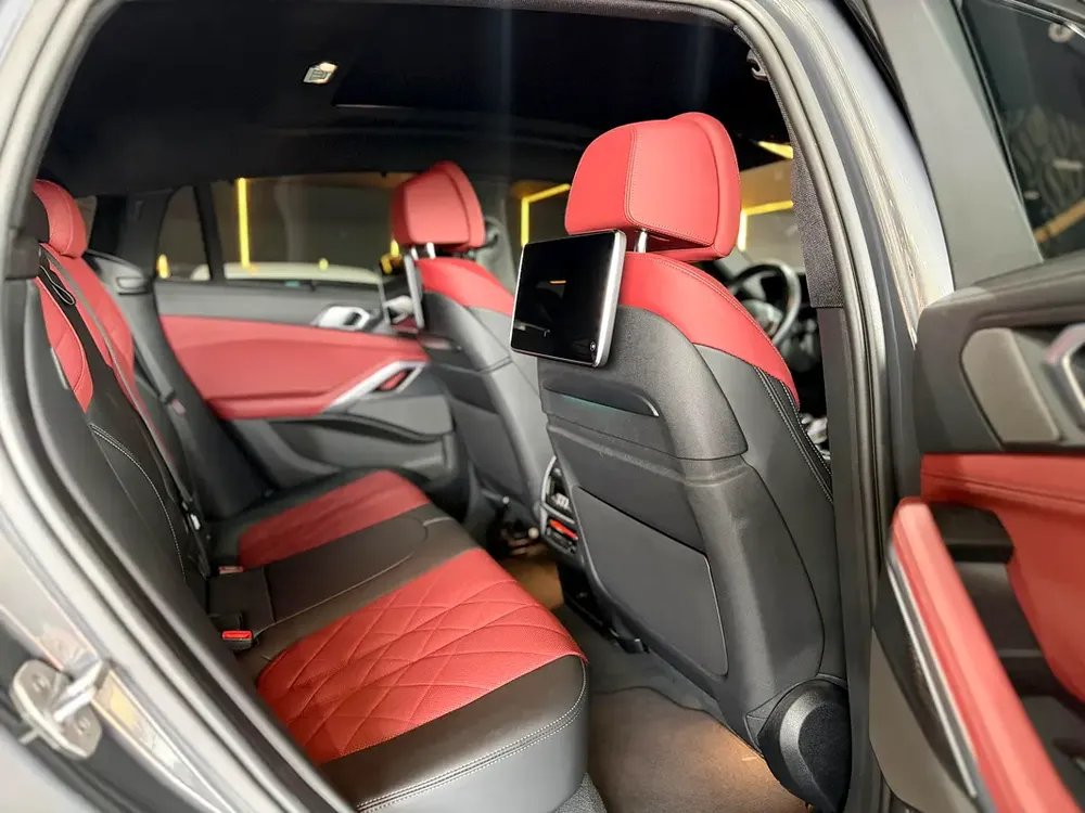 2023 BMW X6 xDrive40i M Sport Kit- GCC Specs Service Contract and Warranty till 100K/2028 AGMC - Image 10
