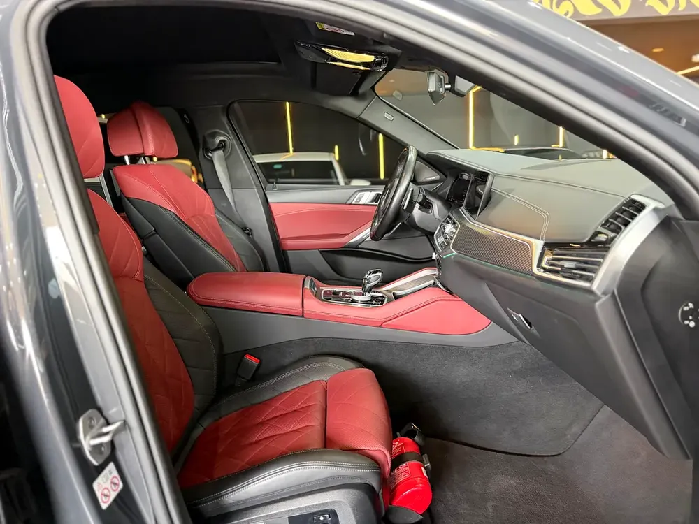 2023 BMW X6 xDrive40i M Sport Kit- GCC Specs Service Contract and Warranty till 100K/2028 AGMC - Image 9