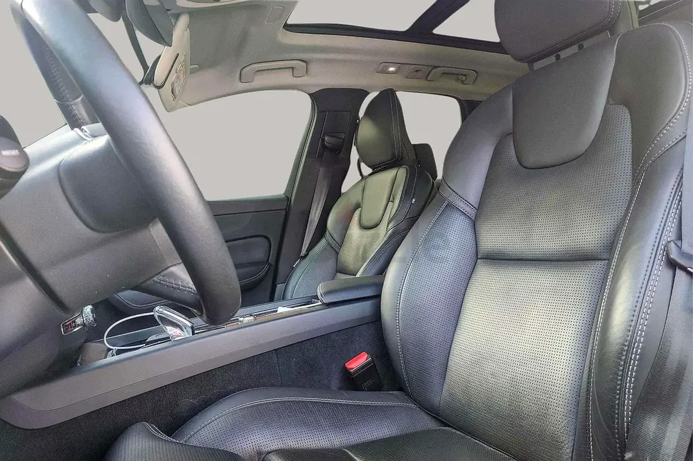 AED 2128/month | 2022 Volvo XC60 T5 R Design Plus | GCC Specs | Ref#453837 - Image 11