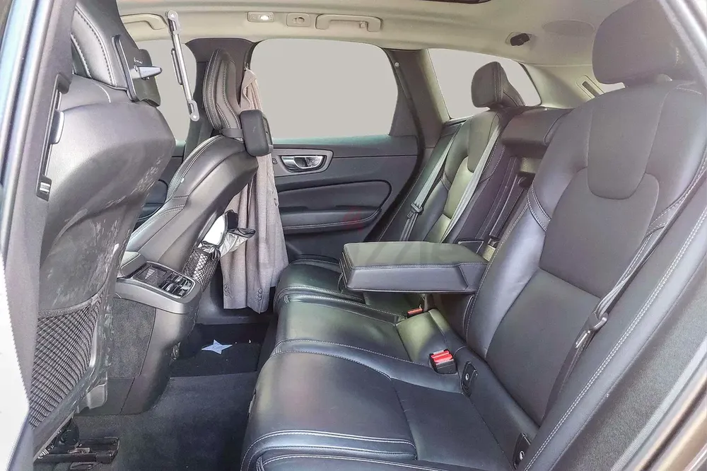 AED 2128/month | 2022 Volvo XC60 T5 R Design Plus | GCC Specs | Ref#453837 - Image 12