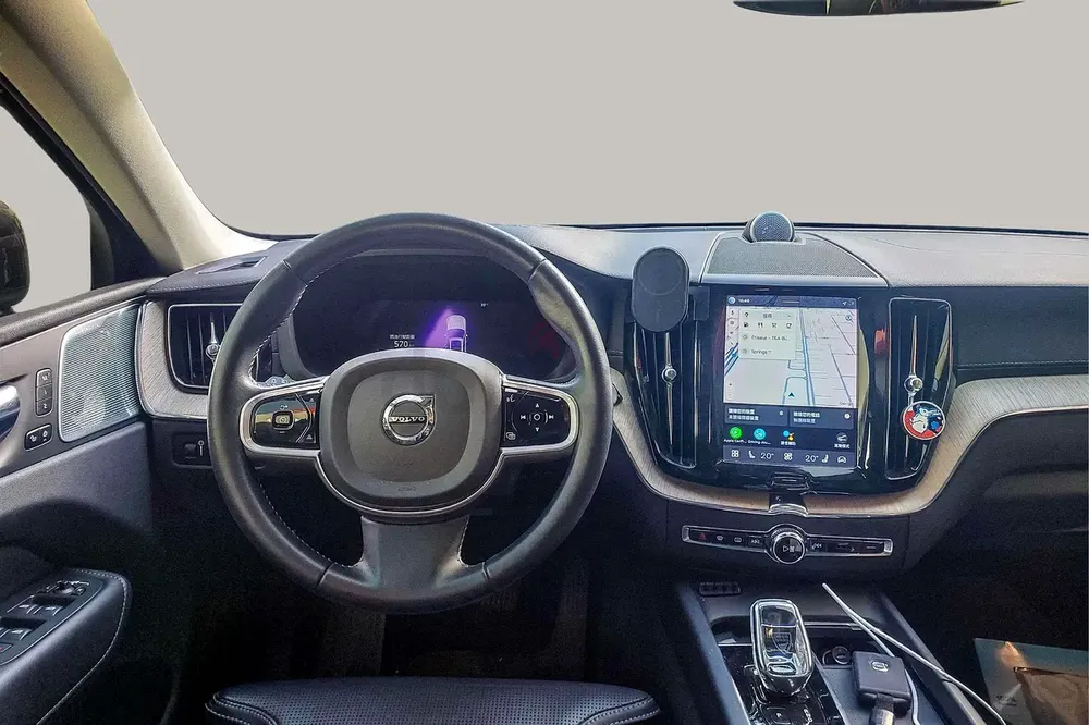 AED 2128/month | 2022 Volvo XC60 T5 R Design Plus | GCC Specs | Ref#453837 - Image 9