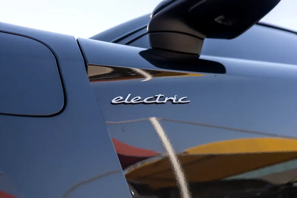 Porsche Taycan 2024 GCC | Battery Warranty - Image 8