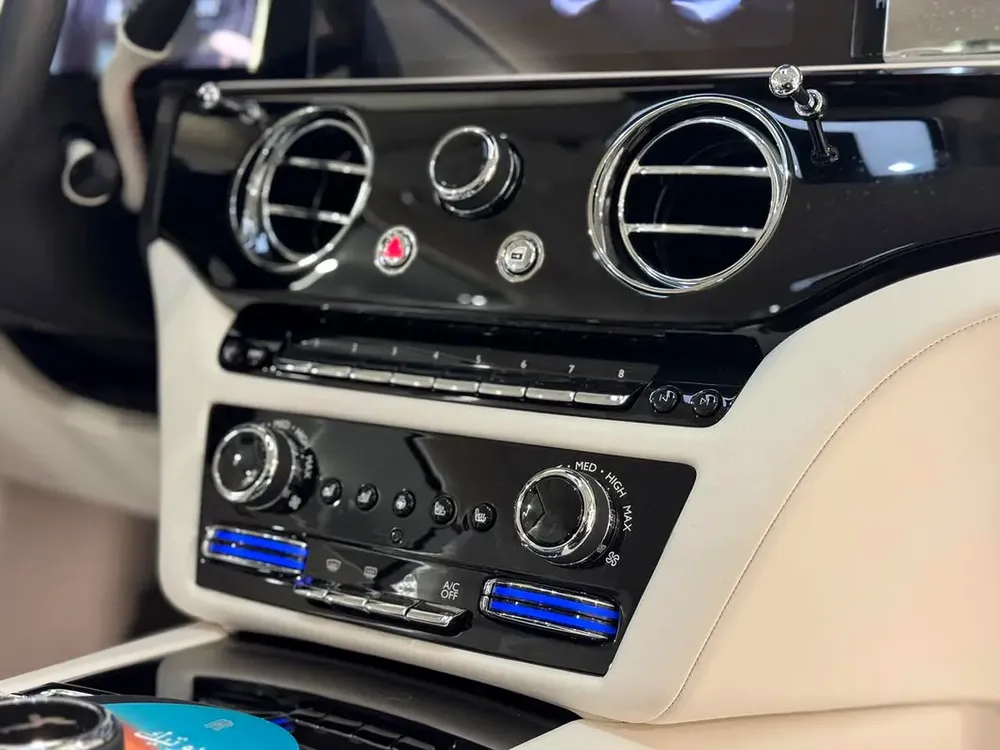 Rolls-Royce Spectre | 2024 | GCC I under agency warranty I Ultra Luxury Electric Coupe - Image 16