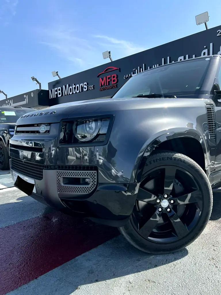 2024 Land Rover Defender P500 V8 - Canadian Specs - GCC Ready! - Image 10