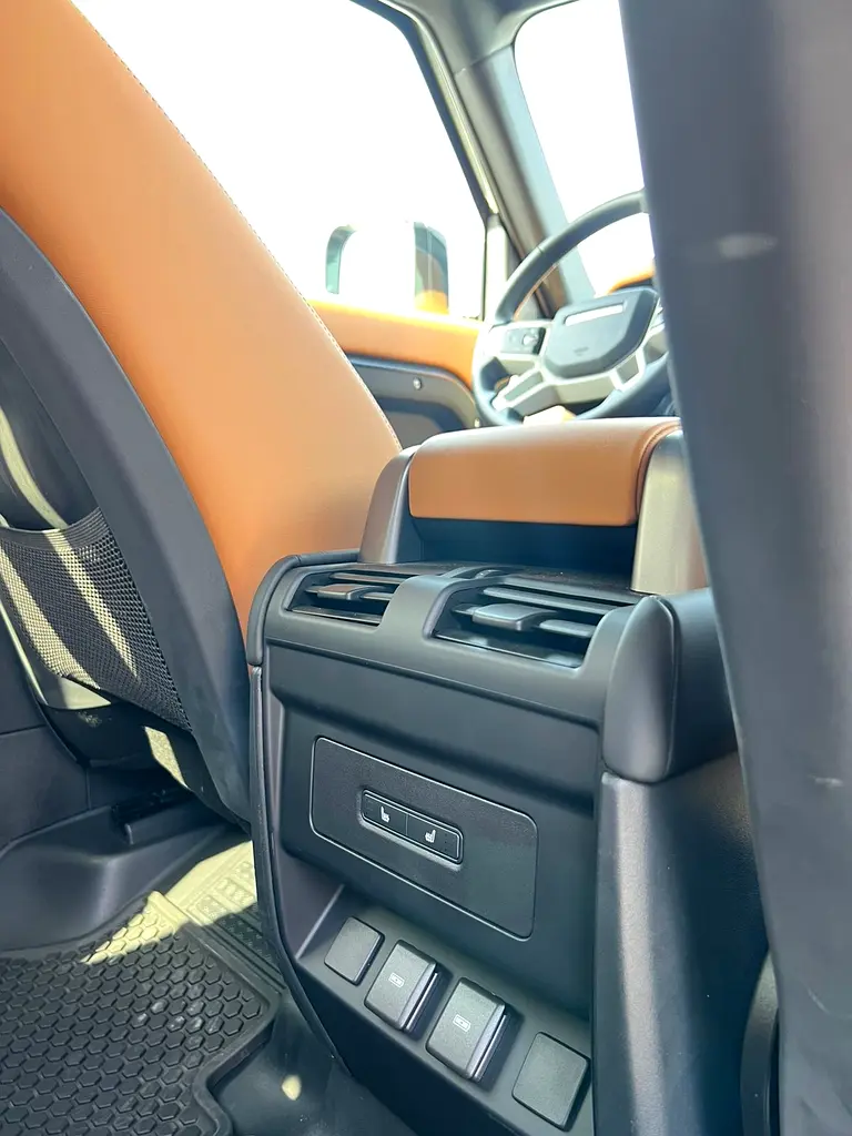 2024 Land Rover Defender P500 V8 - Canadian Specs - GCC Ready! - Image 12