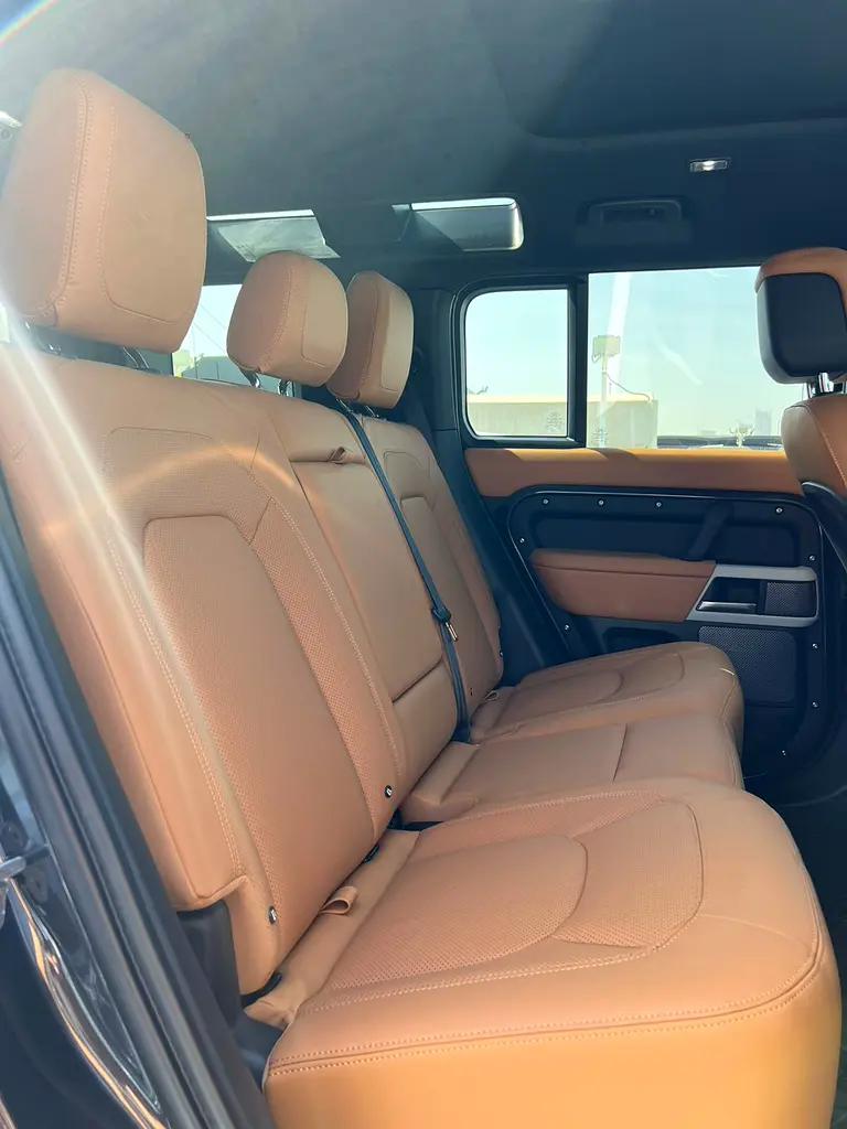 2024 Land Rover Defender P500 V8 - Canadian Specs - GCC Ready! - Image 6