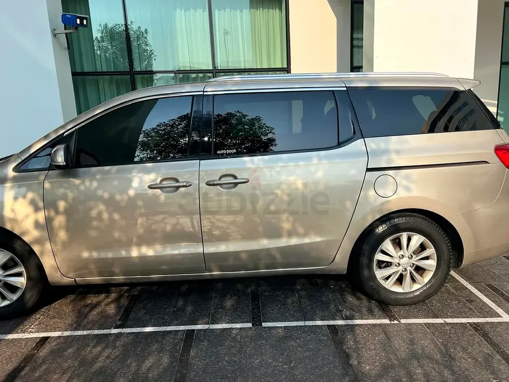 2017 Kia Sedona LX - American Specs - Excellent Condition - Image 4