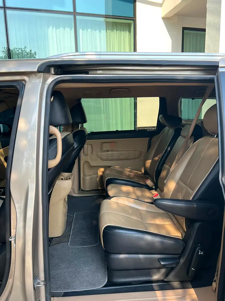2017 Kia Sedona LX - American Specs - Excellent Condition - Image 5