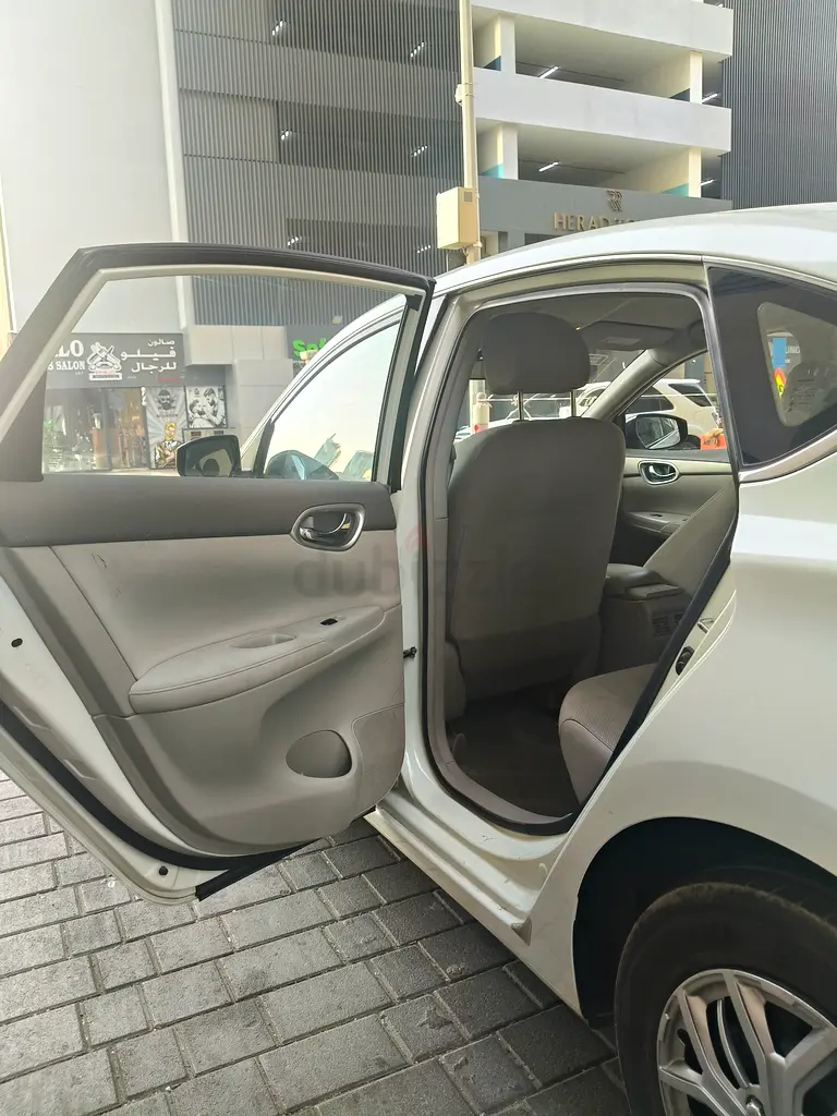 Nissan Sentra | GCC Specs | Clean Car | Urgent Sale | Good Price - Image 5