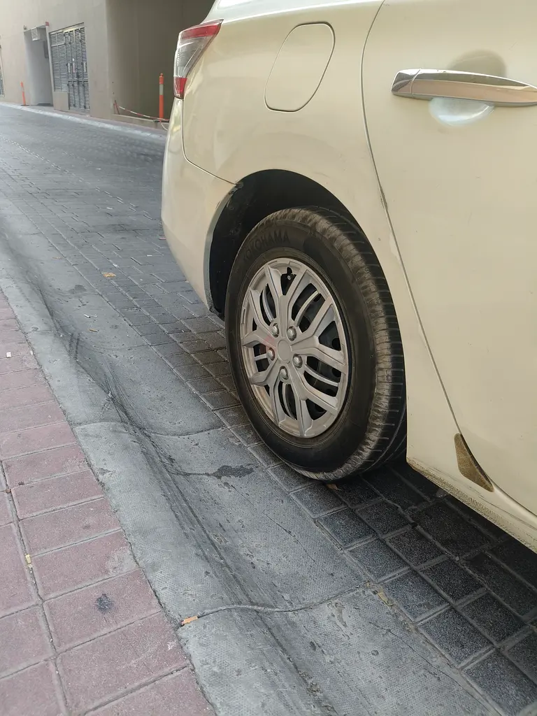 Nissan Sentra | GCC Specs | Clean Car | Urgent Sale | Good Price - Image 8