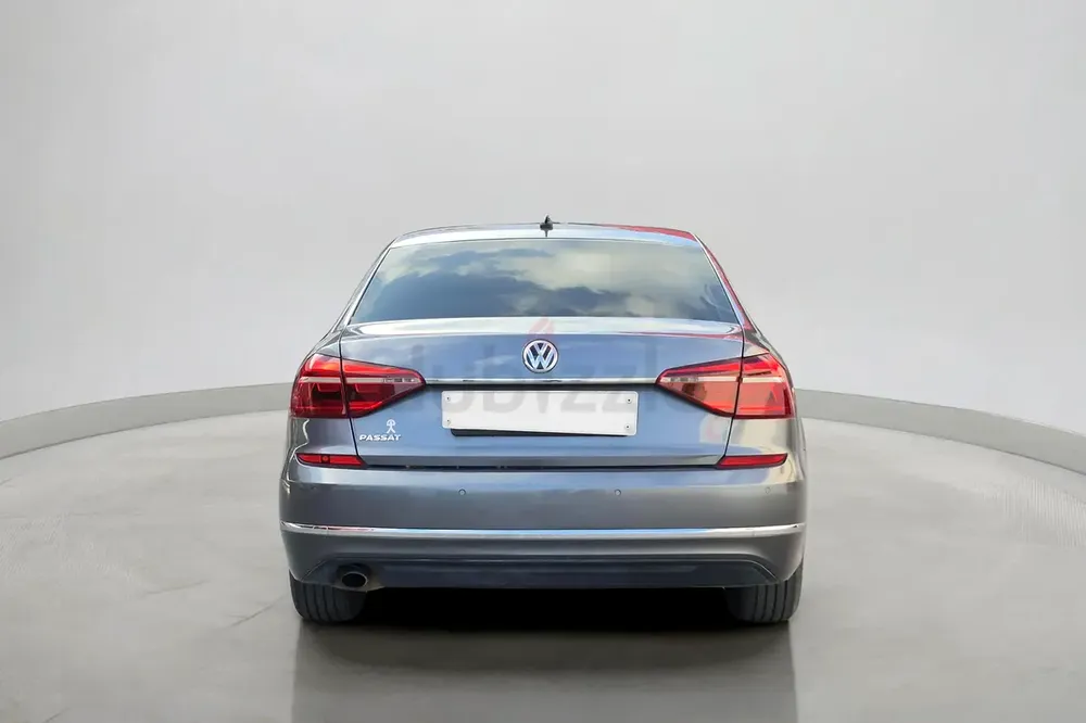 2017 Volkswagen Passat S 2.5L | GCC Specifications - Image 4