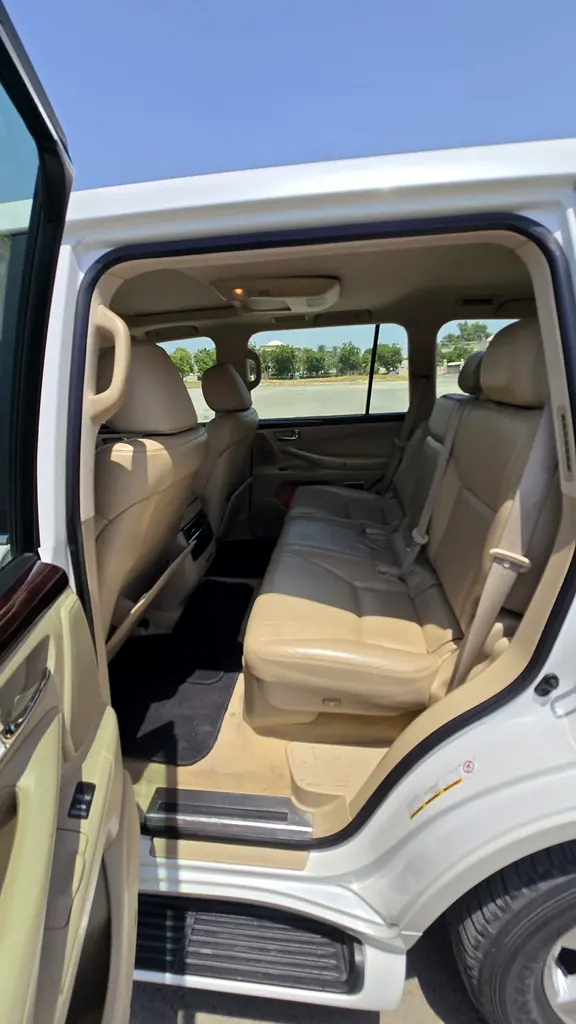Lexus LX 570 2010 | GCC Specs | Pristine Condition - Image 12