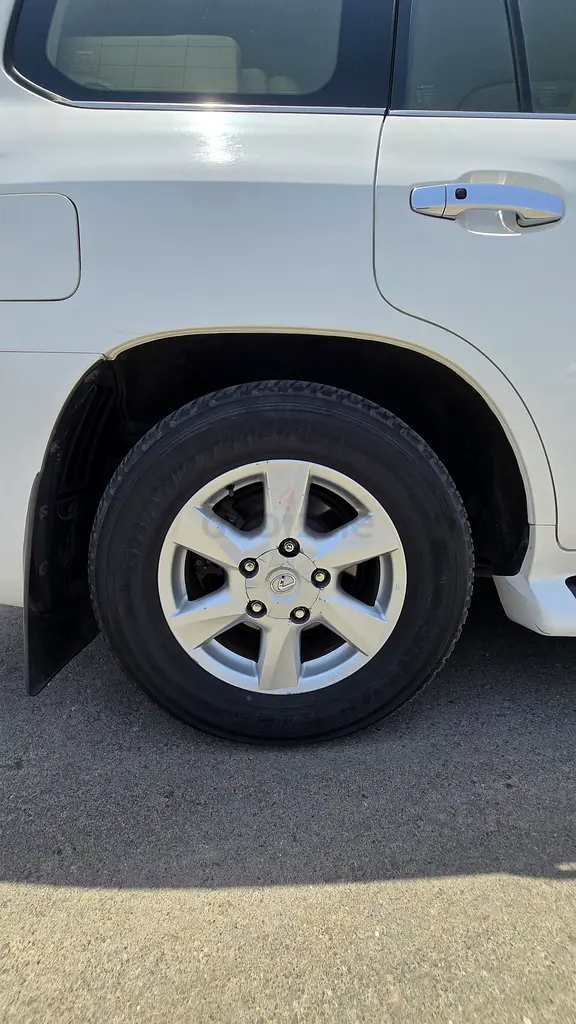 Lexus LX 570 2010 | GCC Specs | Pristine Condition - Image 14