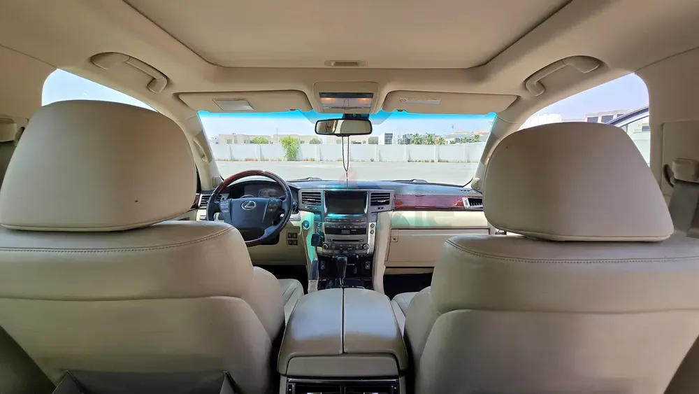 Lexus LX 570 2010 | GCC Specs | Pristine Condition - Image 17