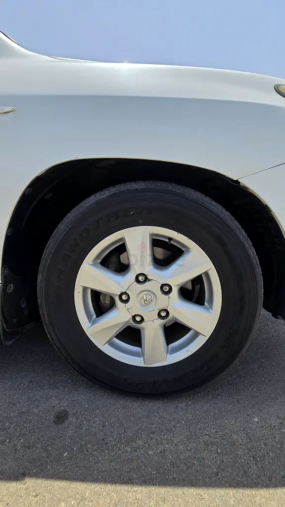 Lexus LX 570 2010 | GCC Specs | Pristine Condition - Image 18