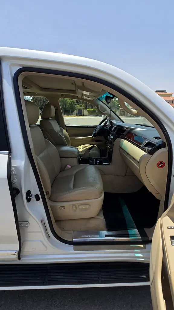 Lexus LX 570 2010 | GCC Specs | Pristine Condition - Image 19