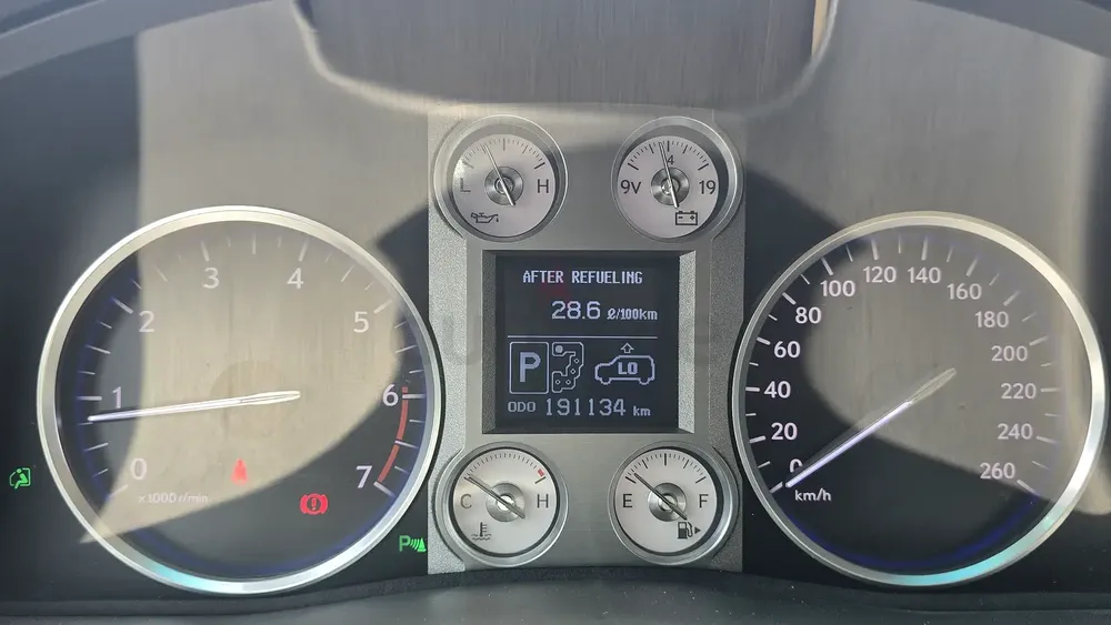 Lexus LX 570 2010 | GCC Specs | Pristine Condition - Image 5