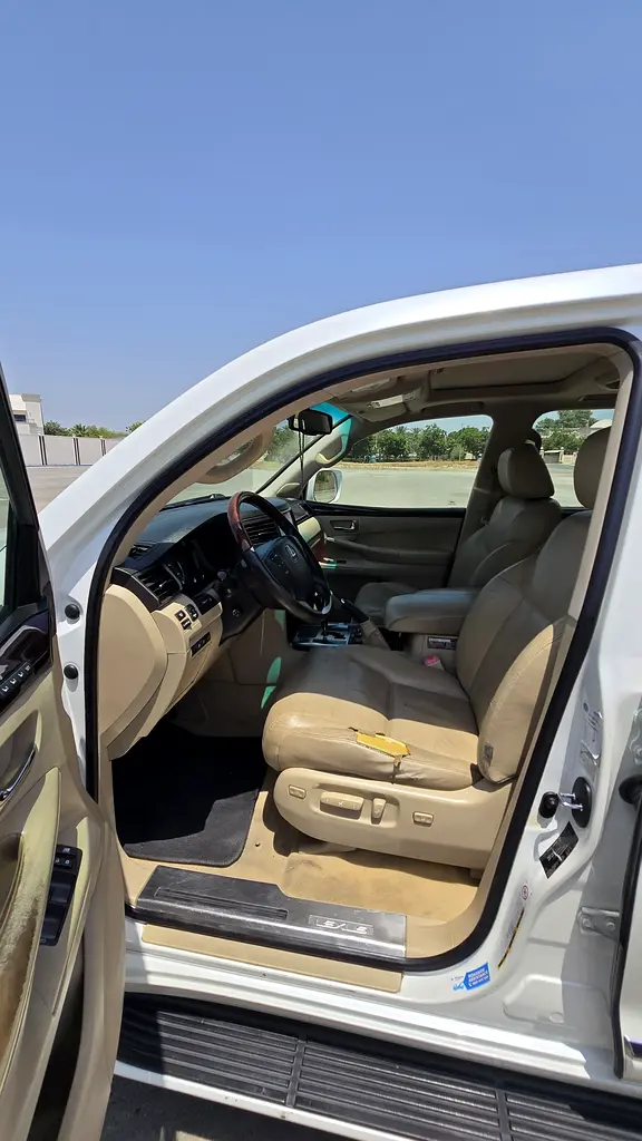 Lexus LX 570 2010 | GCC Specs | Pristine Condition - Image 7